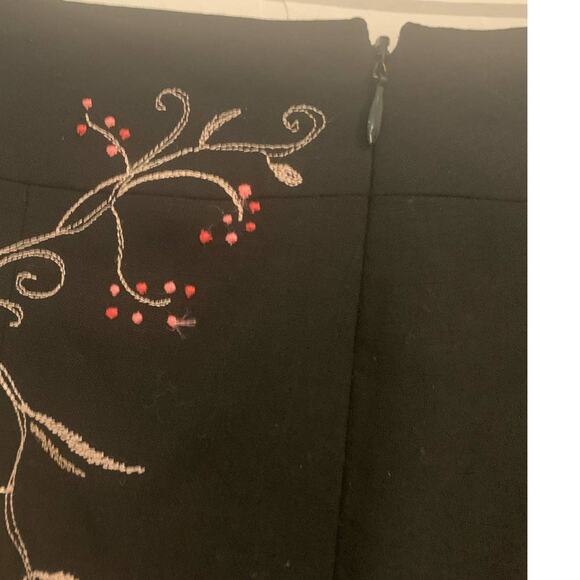 Ann Taylor Artsy Wool Skirt 4P Black Embroidered Floral A Line Side Zip Boho - Picture 8 of 9